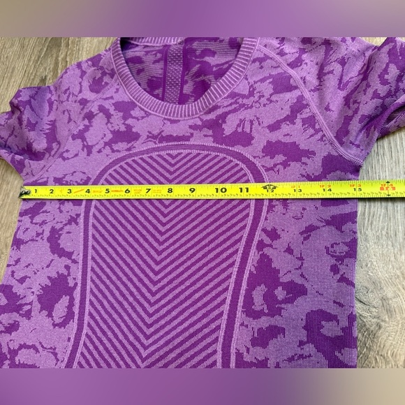 Lululemon Swiftly Tech Long Sleeve in Purple Camo Size 6 - Picture 5 of 8